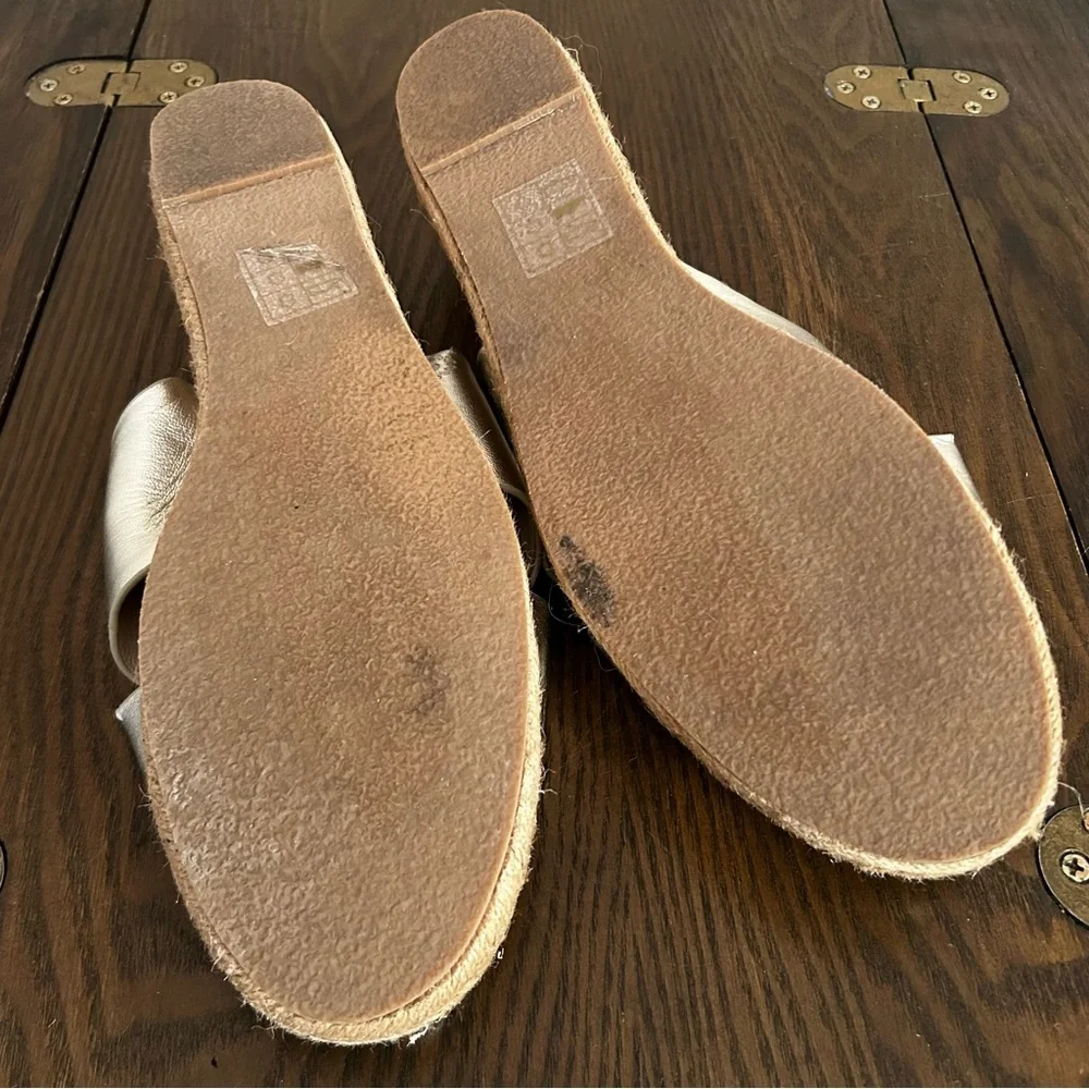 Jack Rogers‎ Sandals Women 8.5M Slotted Sloane Leather Slip-On Wedge Platinum